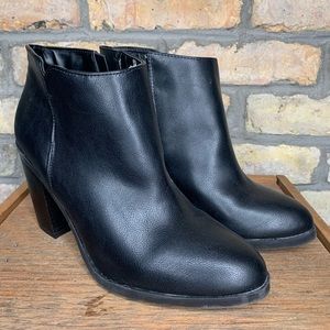 Bamboo ‘Sword’ Black Booties